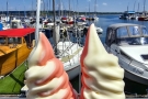 perfekt bei dem Wetter, Softeis vom Cafe Pier 15 - Foto: Sabine Förtsch