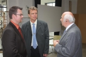 Herr Schmitz, Herr Geithner und Dr. Tropp im Gespräch (v.l.n.r.)