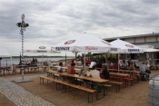 der Hafenplatz glich einem bayrischen Biergarten