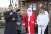 der Bürgermeister der Stadt Mücheln Herr Wurzel (links) eröffnete den Adventsmarkt